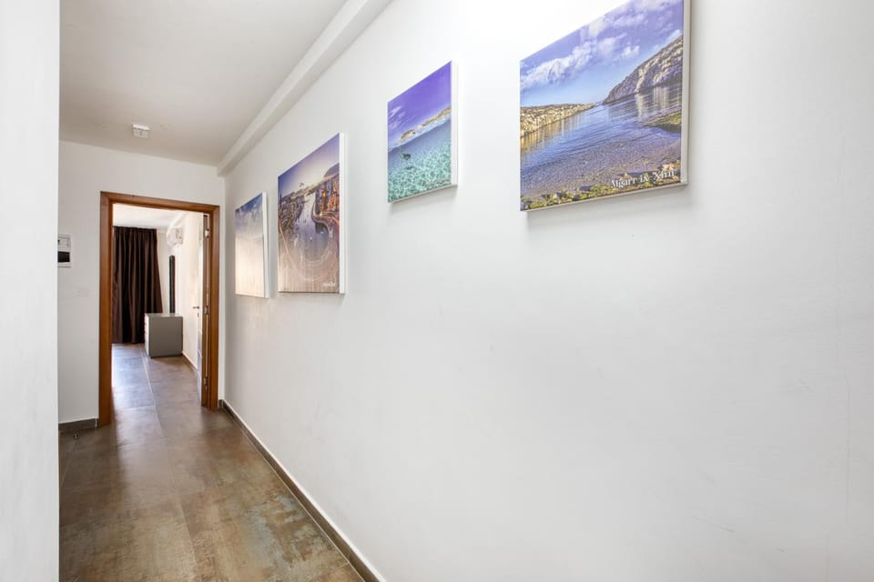 Spinola Seafront Deluxe Apartment in Saint Julians