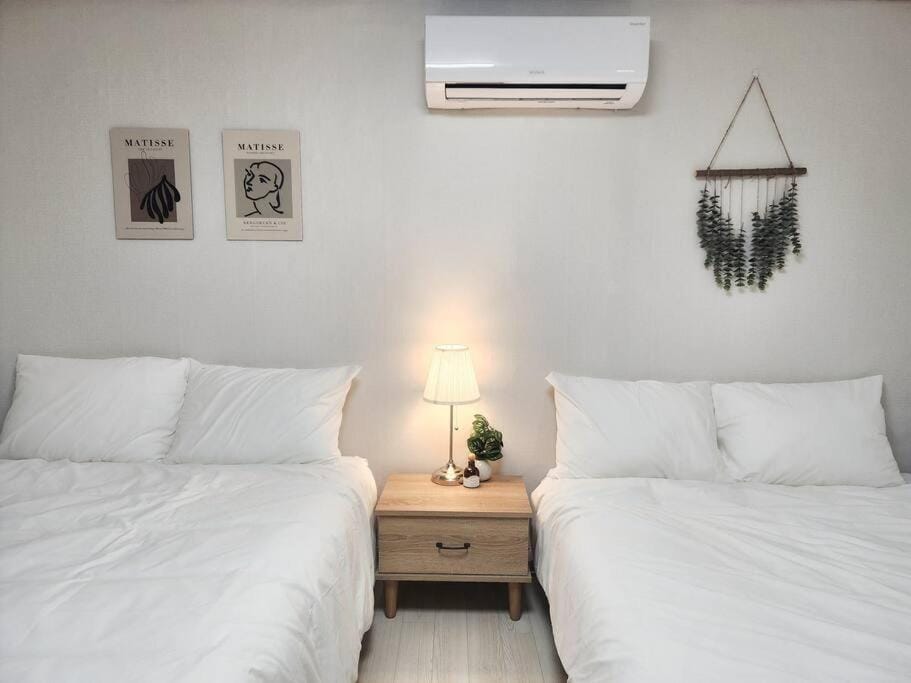 Bed, Bedroom, air conditioner
