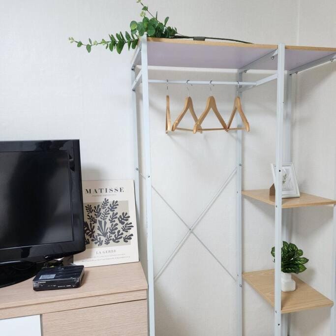 Communal lounge/ TV room, TV and multimedia, wardrobe
