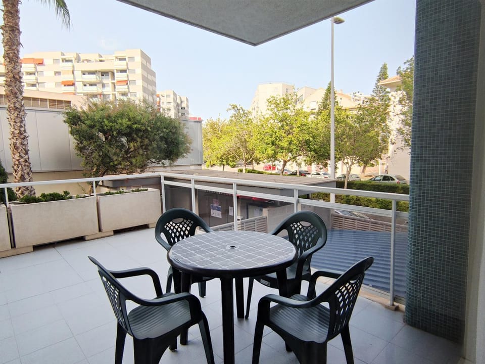 Property building, Patio, Balcony/Terrace
