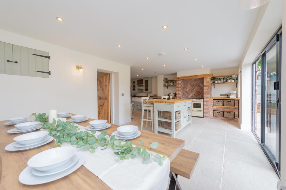 Mill Cottages Shrewsbury With Hottub House in England