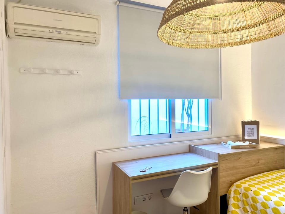 Bed, Photo of the whole room, Bedroom, air conditioner