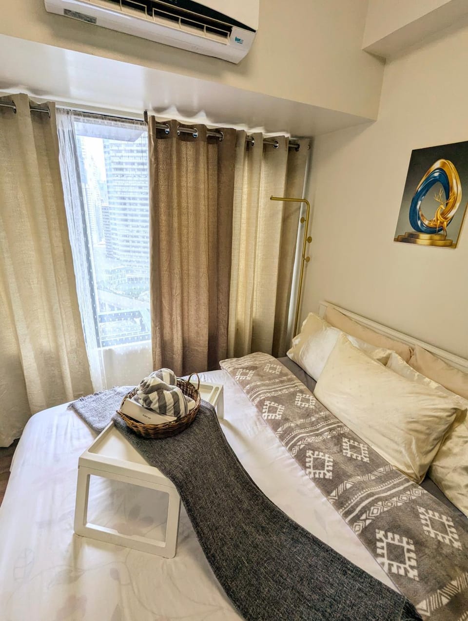 Sun and Moon cozywhite Air Residences Makati Apartment in Pasay