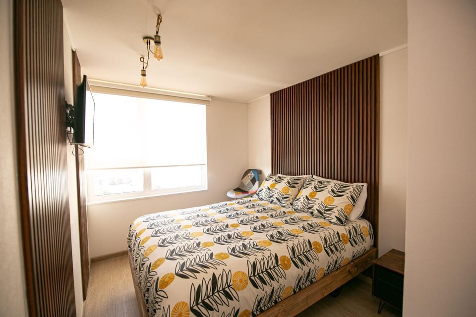 Bed, TV and multimedia, Bedroom