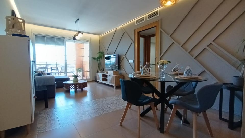 TV and multimedia, Living room, Seating area, Dining area