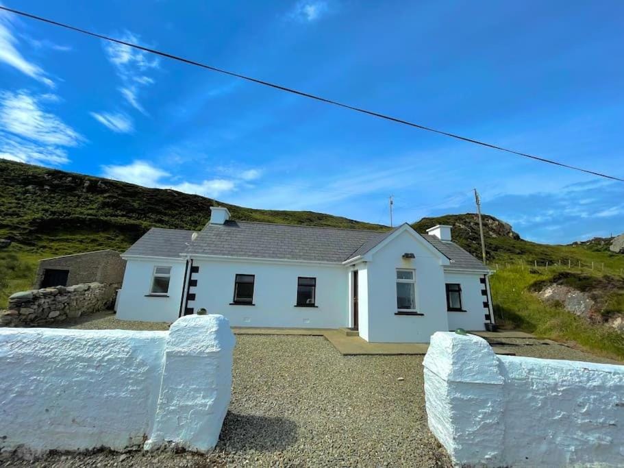Property building, Day, Mountain view