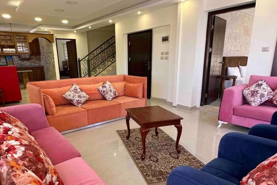 Living room, Seating area