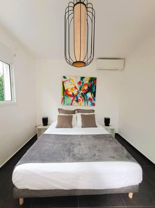 Bed, Bedroom, air conditioner