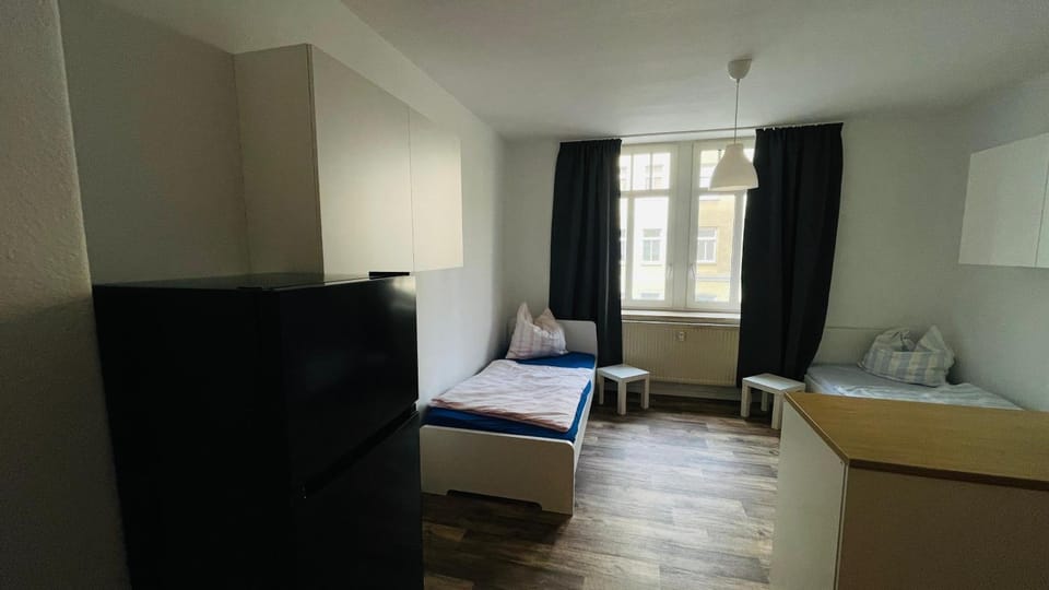 Bed, Bedroom, kitchen