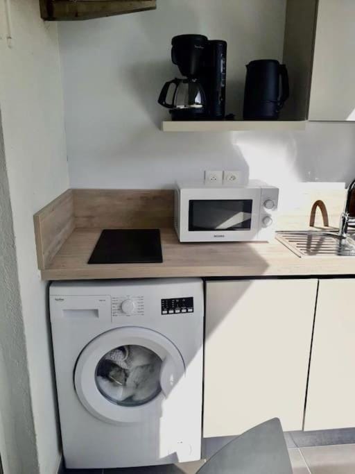 Coffee/tea facilities, stove, toaster, washing machine