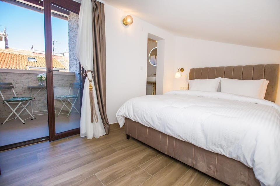 Bed, View (from property/room), Balcony/Terrace, Balcony/Terrace, Photo of the whole room, Bedroom