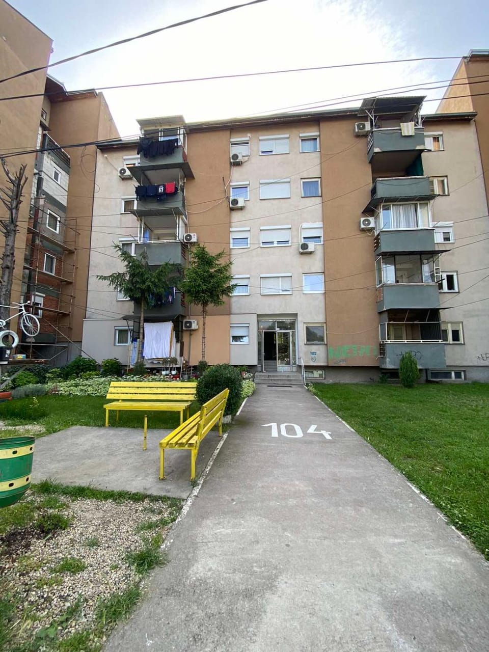 Property building, Neighbourhood