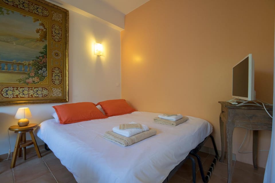 Bed, TV and multimedia