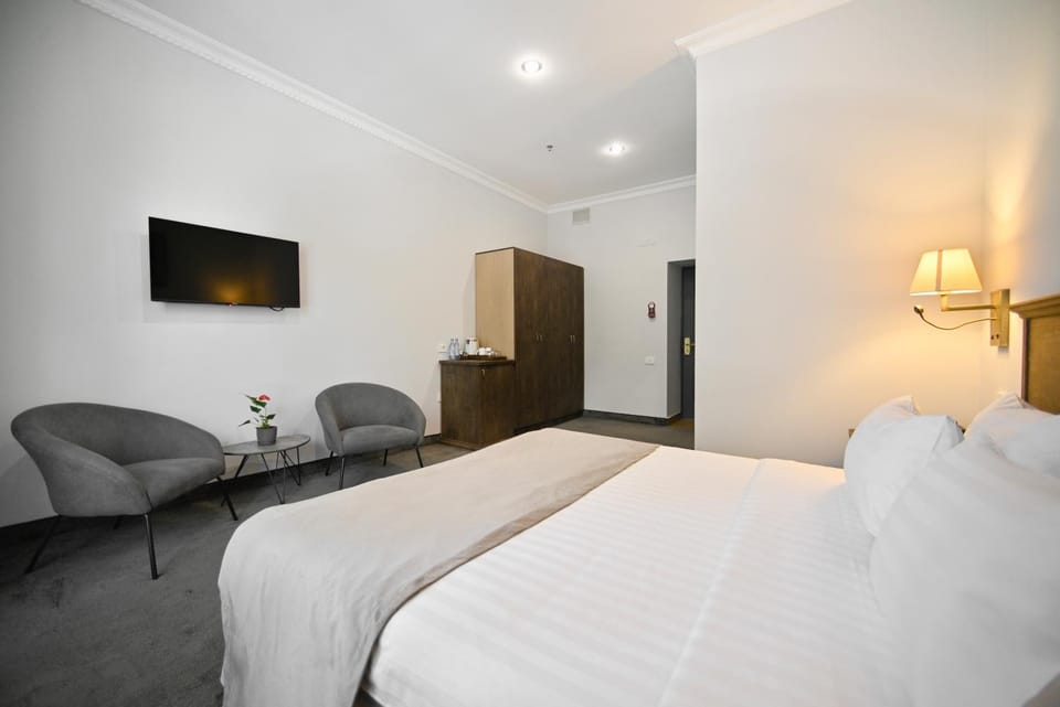 Photo of the whole room, Evening entertainment, Bedroom, wardrobe