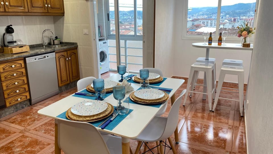 Kitchen or kitchenette, Dining area, stove