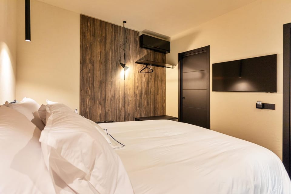 Bed, Photo of the whole room, Bedroom, furniture, minibar, safe, wardrobe