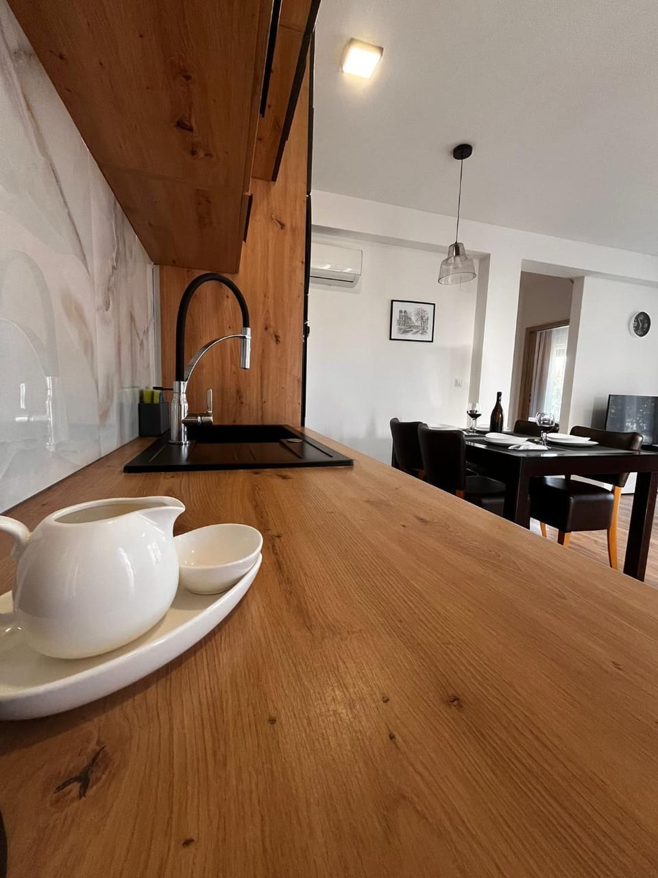 Kitchen or kitchenette, Seating area