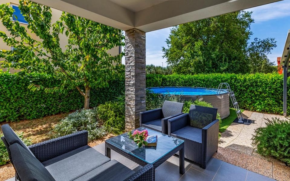 Day, Garden, Seating area, Garden view, Pool view, Swimming pool