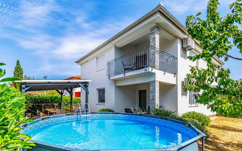 Property building, Day, Garden, Garden view, Pool view, Swimming pool