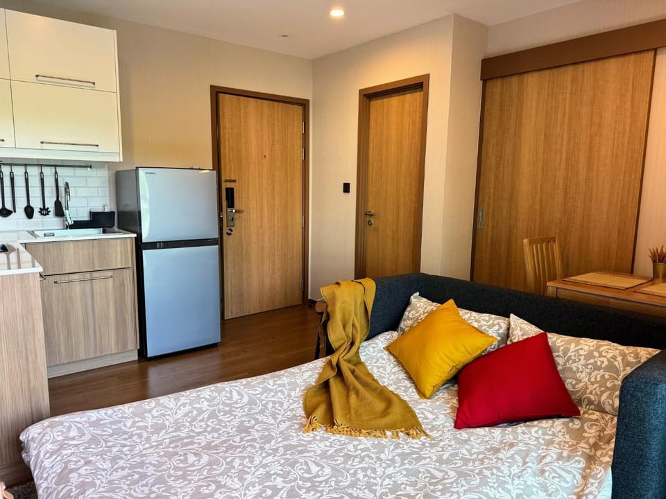 Bed, Living room
