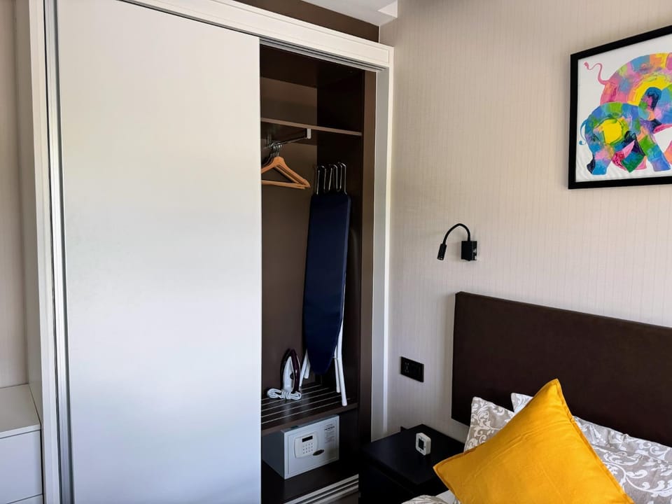 Bed, Bedroom, wardrobe