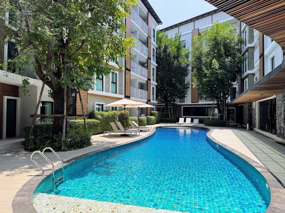 Property building, Patio, Pool view, Swimming pool, sunbed