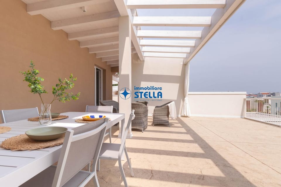 Patio, Day, Balcony/Terrace, Living room, Seating area, Dining area