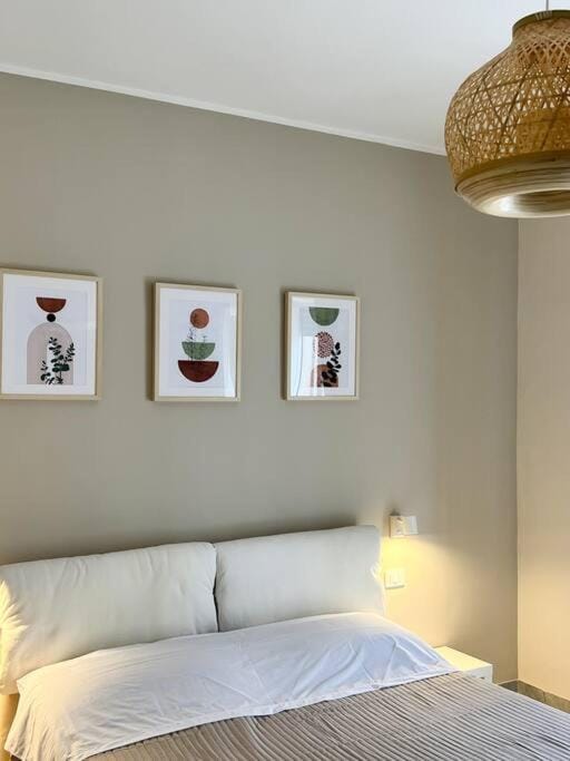 Bed, Photo of the whole room, Decorative detail, Bedroom