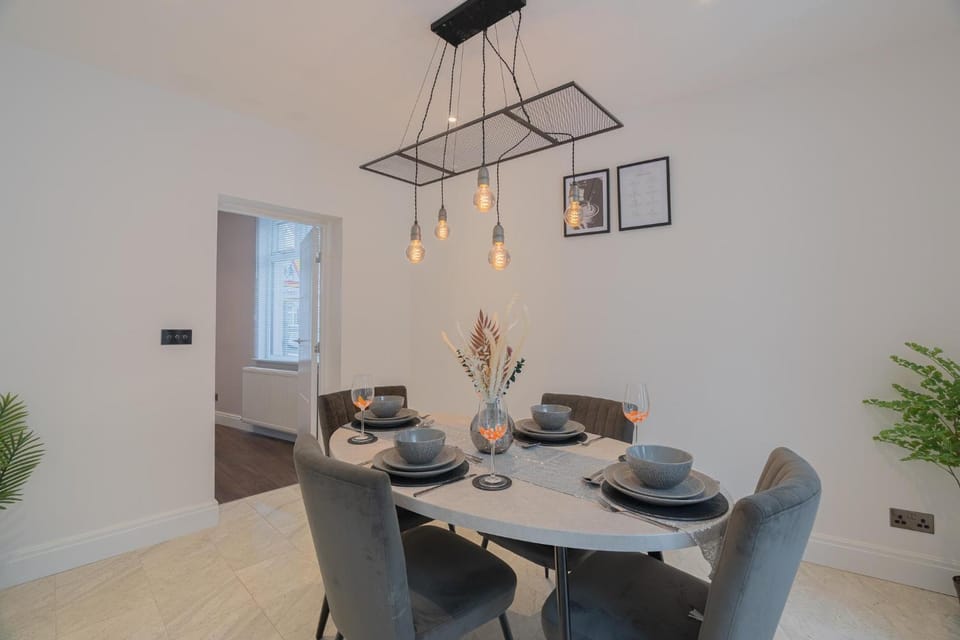 Seating area, Dining area