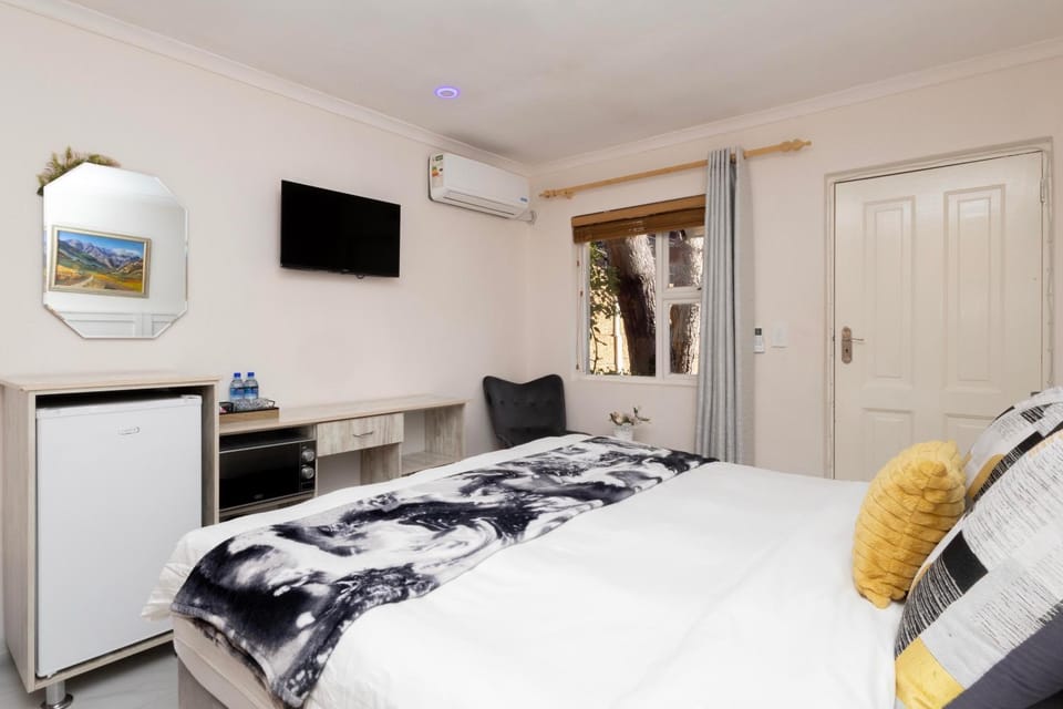 Serena inn Room 1 Bed and Breakfast in Cape Town