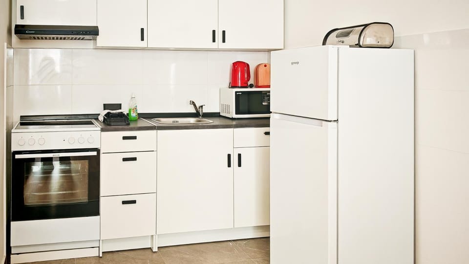 Kitchen or kitchenette, oven, stove