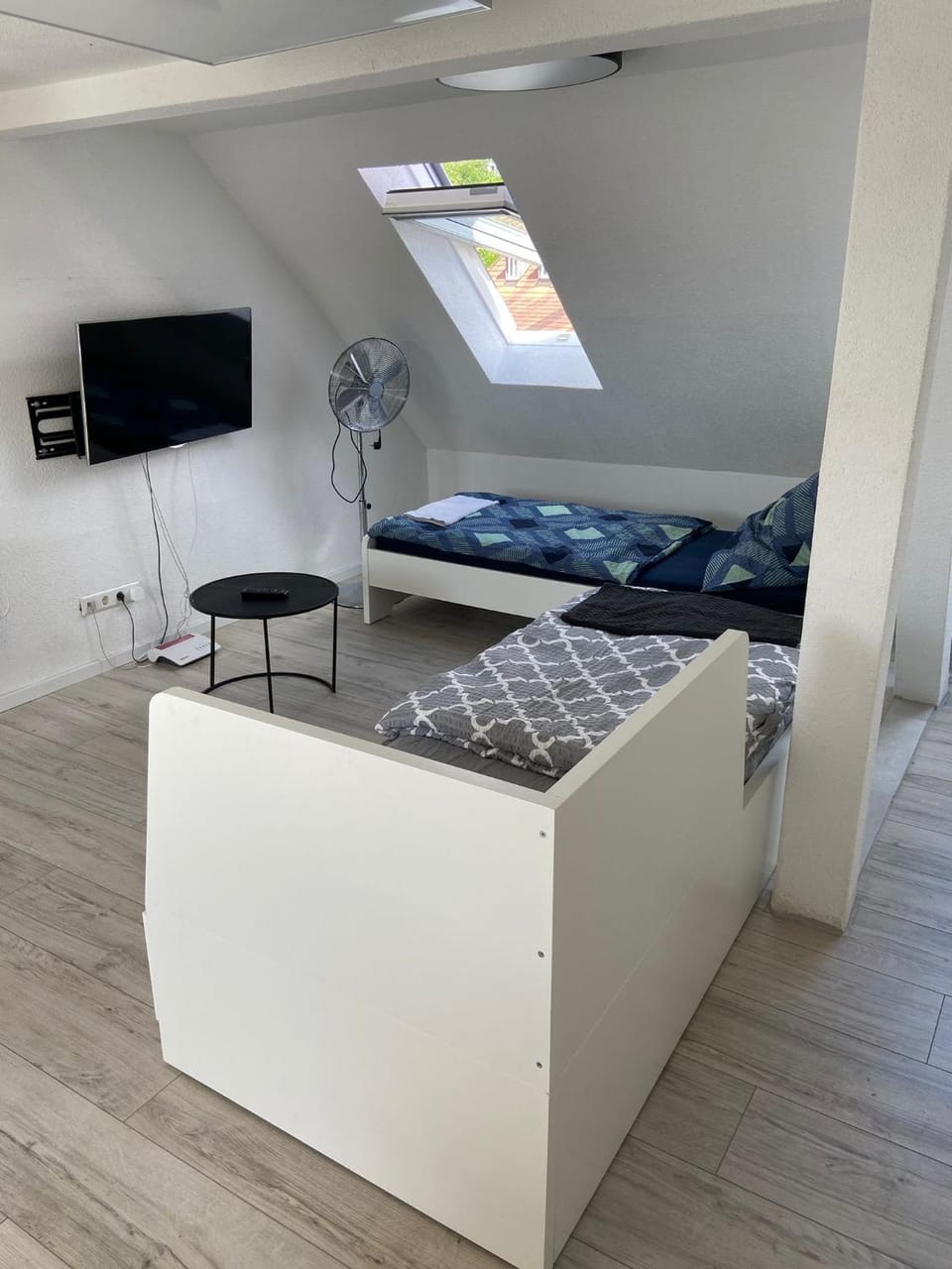 Communal lounge/ TV room, Bed, TV and multimedia, Living room, Bedroom