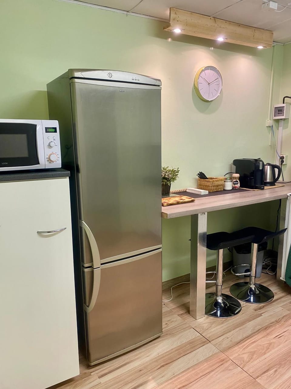 Coffee/tea facilities, Kitchen or kitchenette, microwave