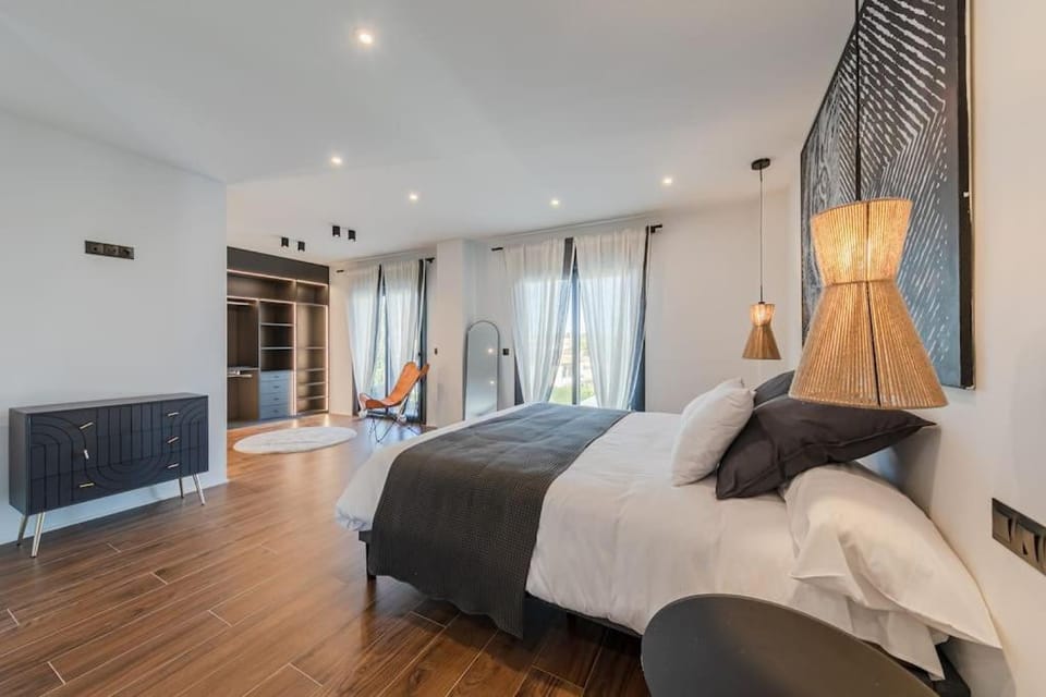 Bed, Photo of the whole room, Bedroom