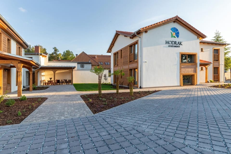 Property building, Neighbourhood