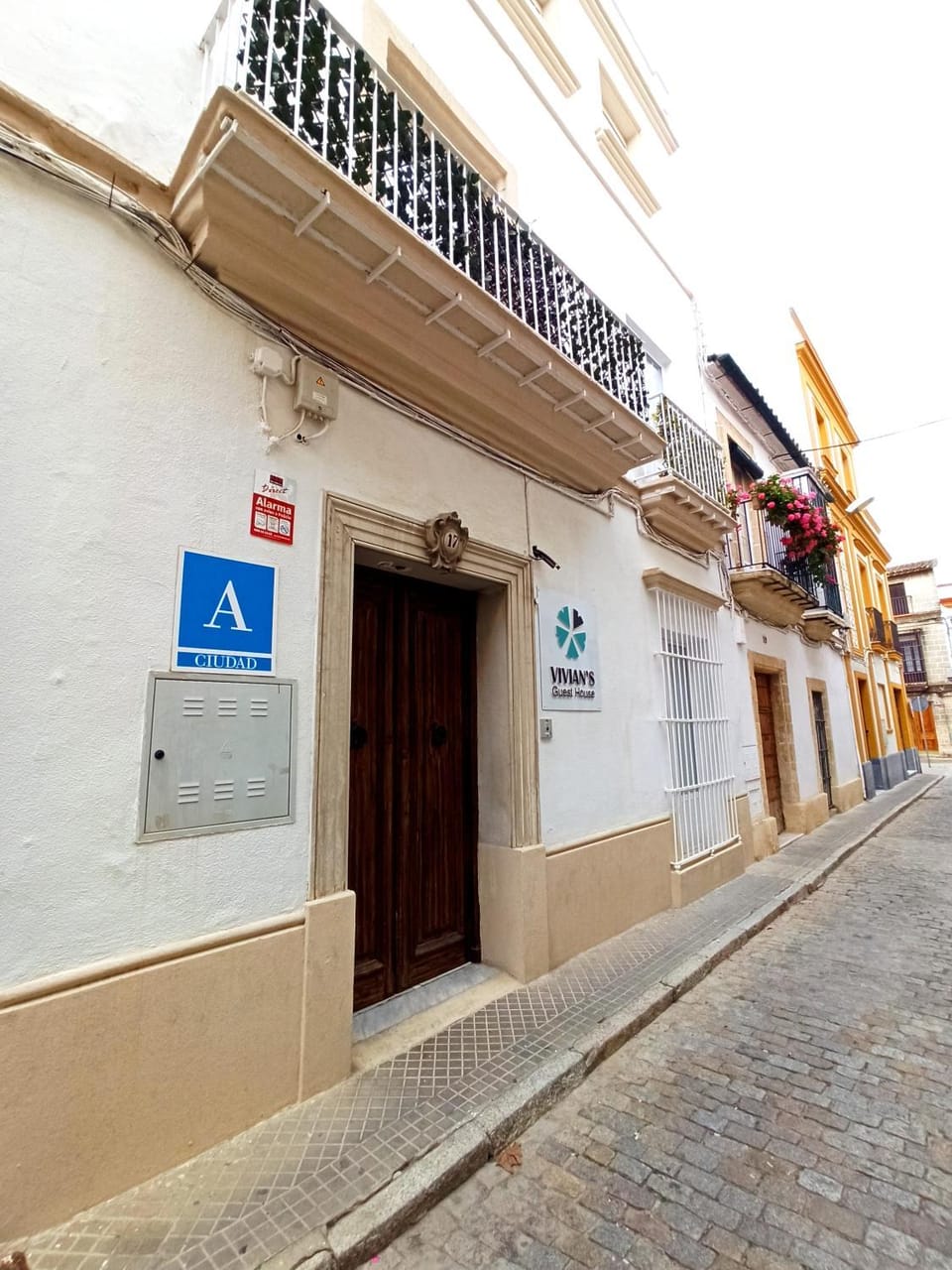 Facade/entrance