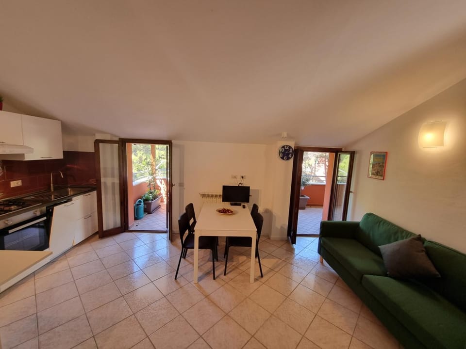 TV and multimedia, Kitchen or kitchenette, Living room