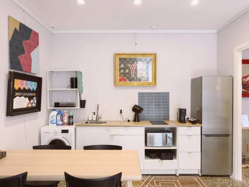 Coffee/tea facilities, Living room, Lunch, Dinner, washing machine, dryer
