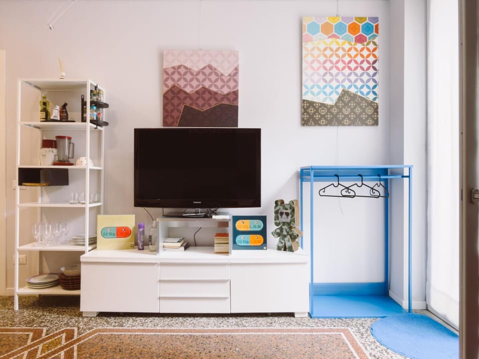 Communal lounge/ TV room, TV and multimedia, Living room, Seating area