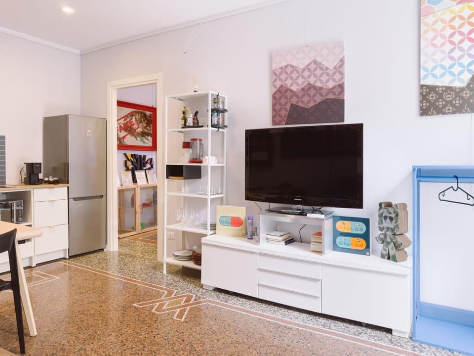 Communal lounge/ TV room, TV and multimedia, Living room, Seating area