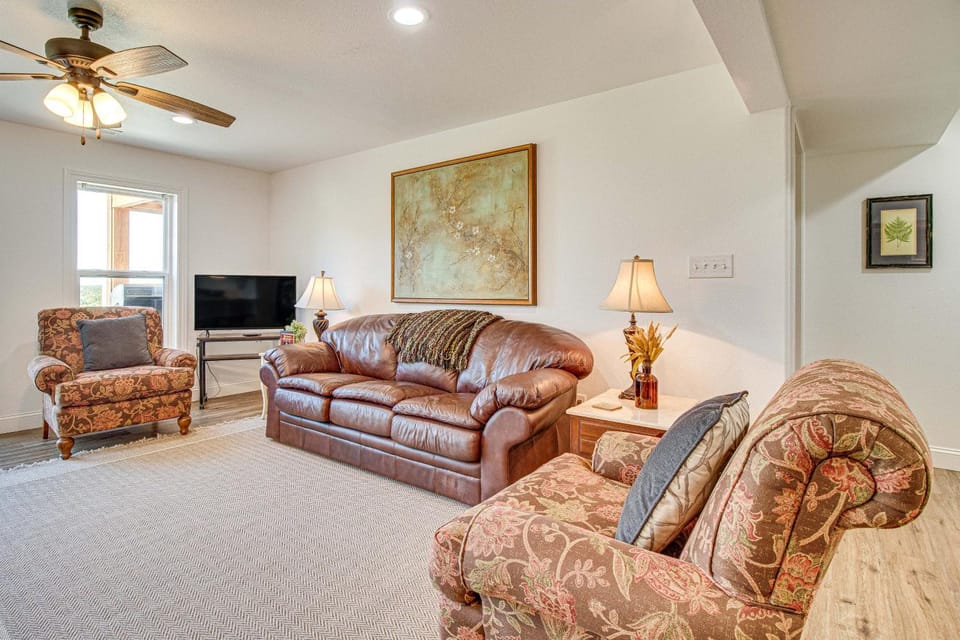 Peaceful Missouri Getaway w/ Valley View & Patio! House in Ozark Mountains