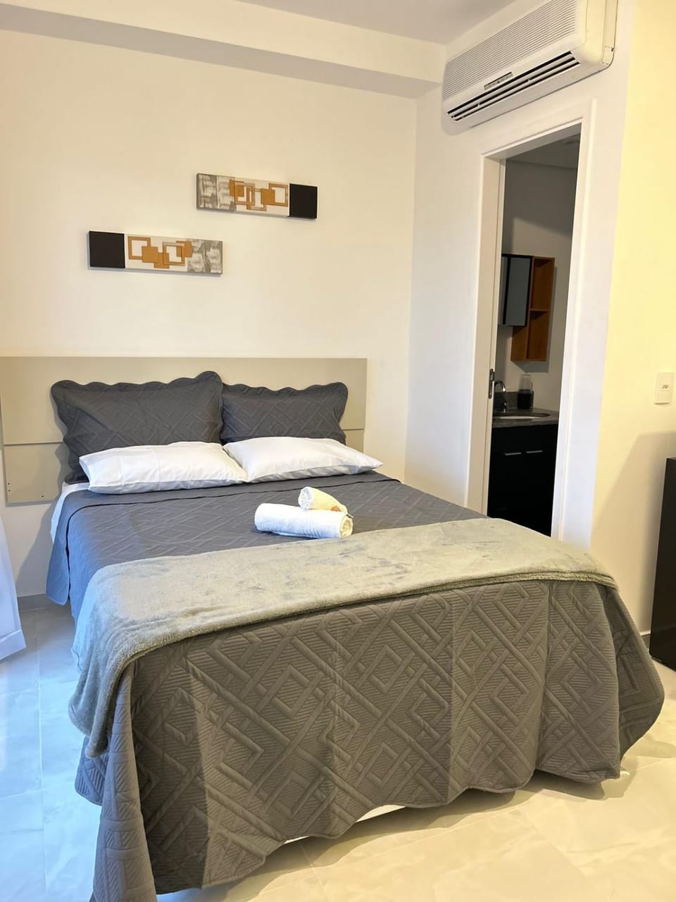 Bed, Bedroom, towels, air conditioner