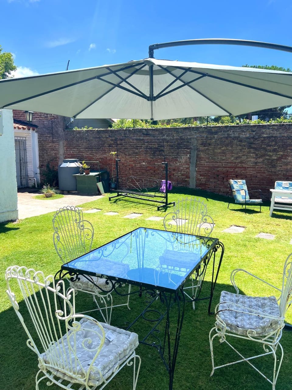 Property building, Garden, Dining area, Garden view