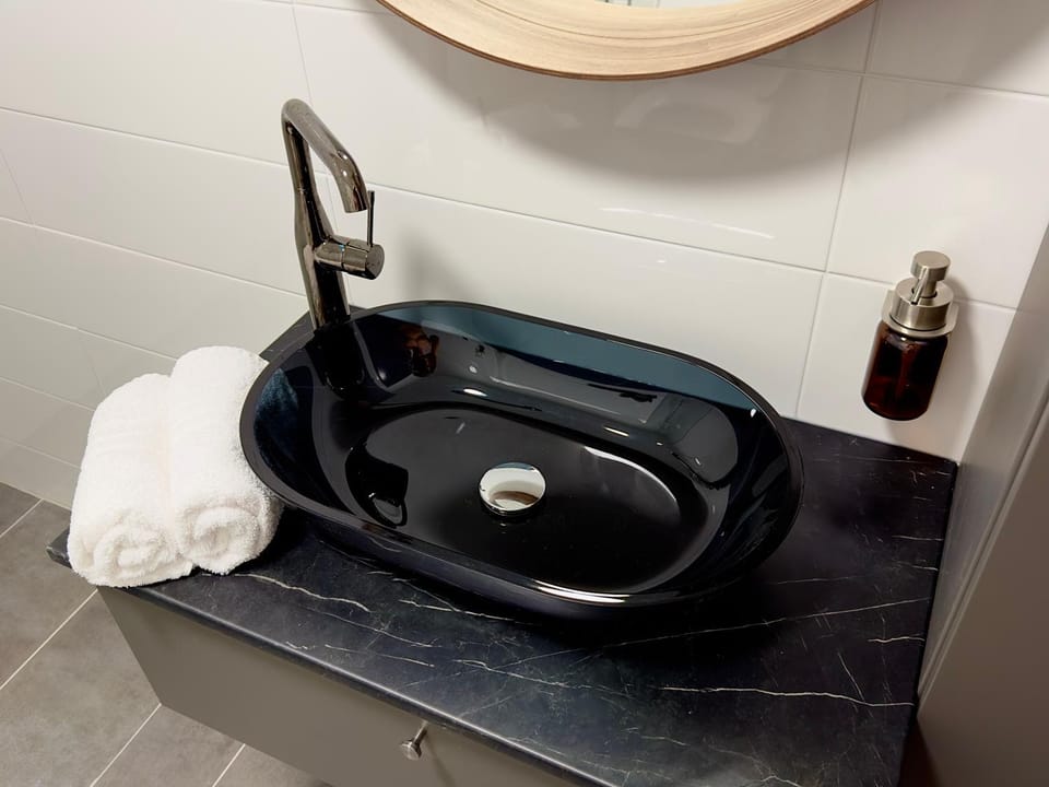 Bathroom, towels