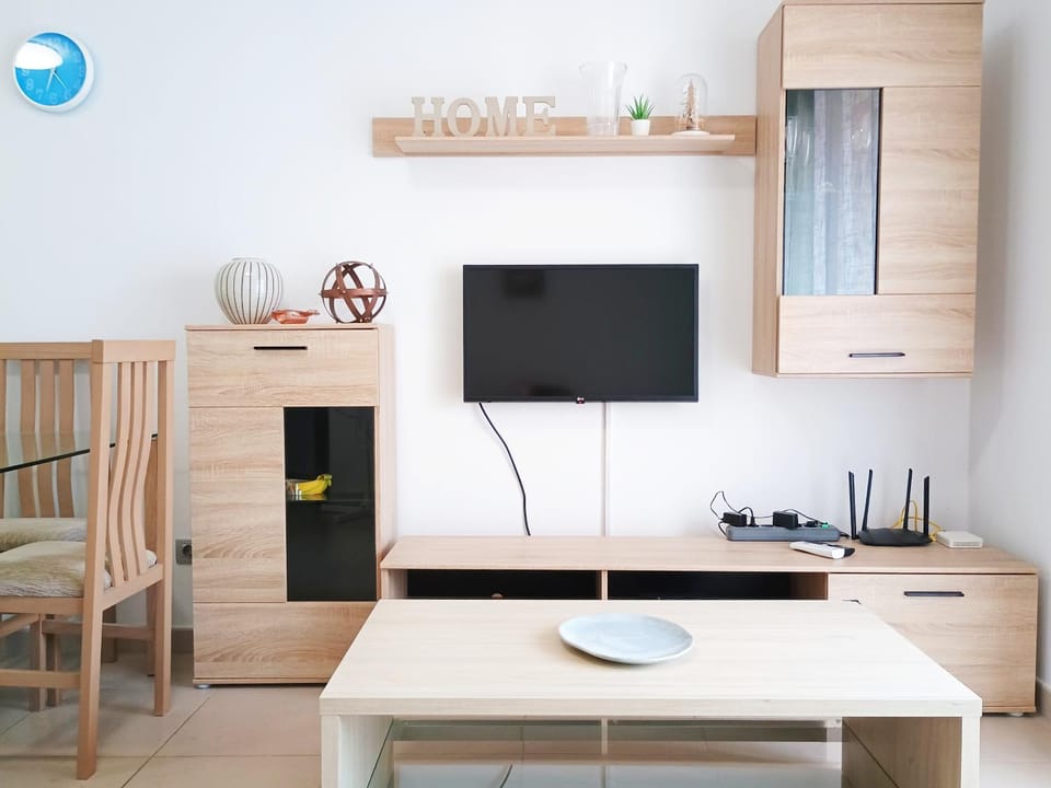 Communal lounge/ TV room, TV and multimedia, Evening entertainment, furniture, internet