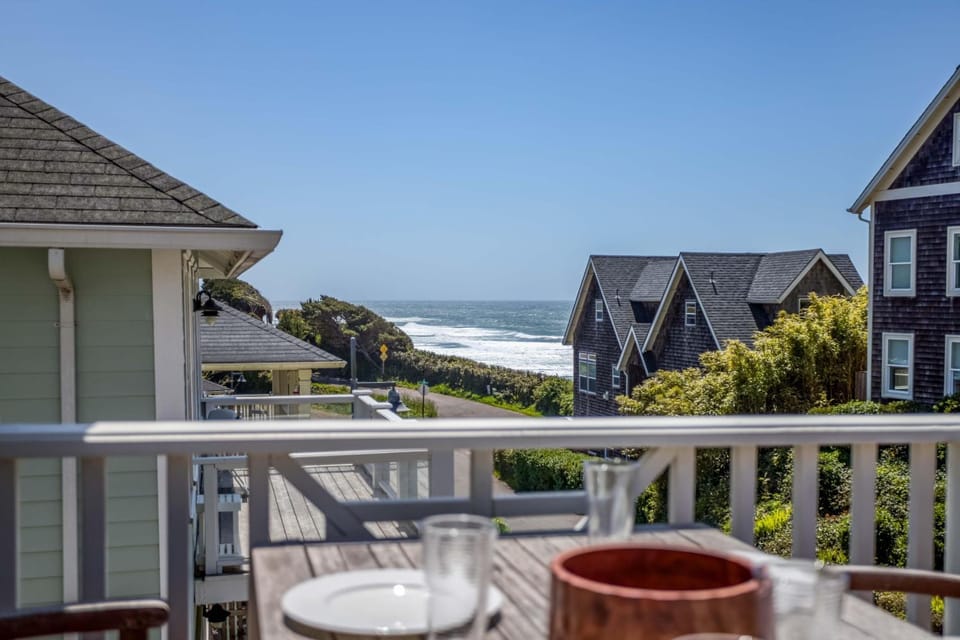 Dea Mare House in Lincoln City
