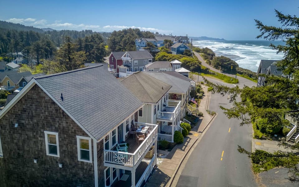 Dea Mare House in Lincoln City