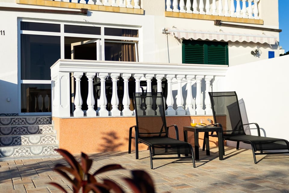 Balcony/Terrace, sunbed