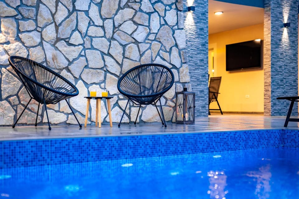 Pool view, Swimming pool, sunbed