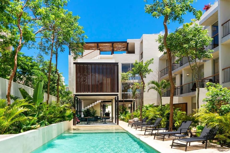 Swimming pool